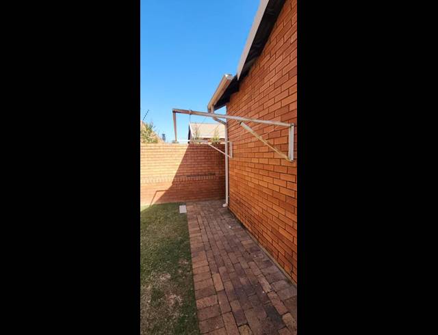 2 BEDROOM TOWNHOUSE FOR SALE IN KYALAMI HILLS